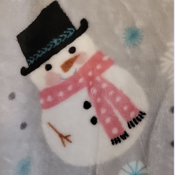 Betsey Johnson Adorable Snowmen Ultra Soft Plush Fleece Throw Blanket - Picture 4 of 6